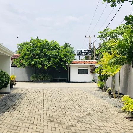 Bony'S Holiday Inn Negombo Bagian luar foto