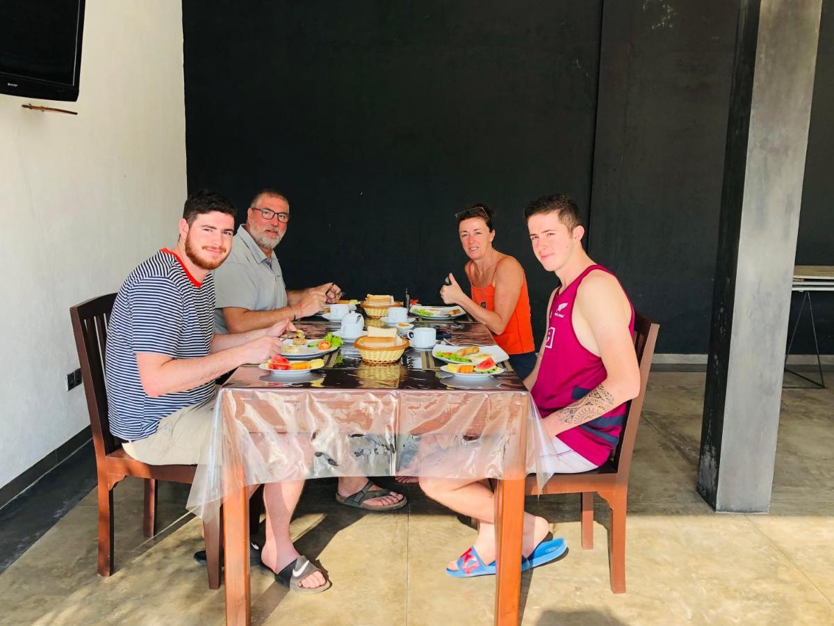 Bony'S Holiday Inn Negombo Bagian luar foto