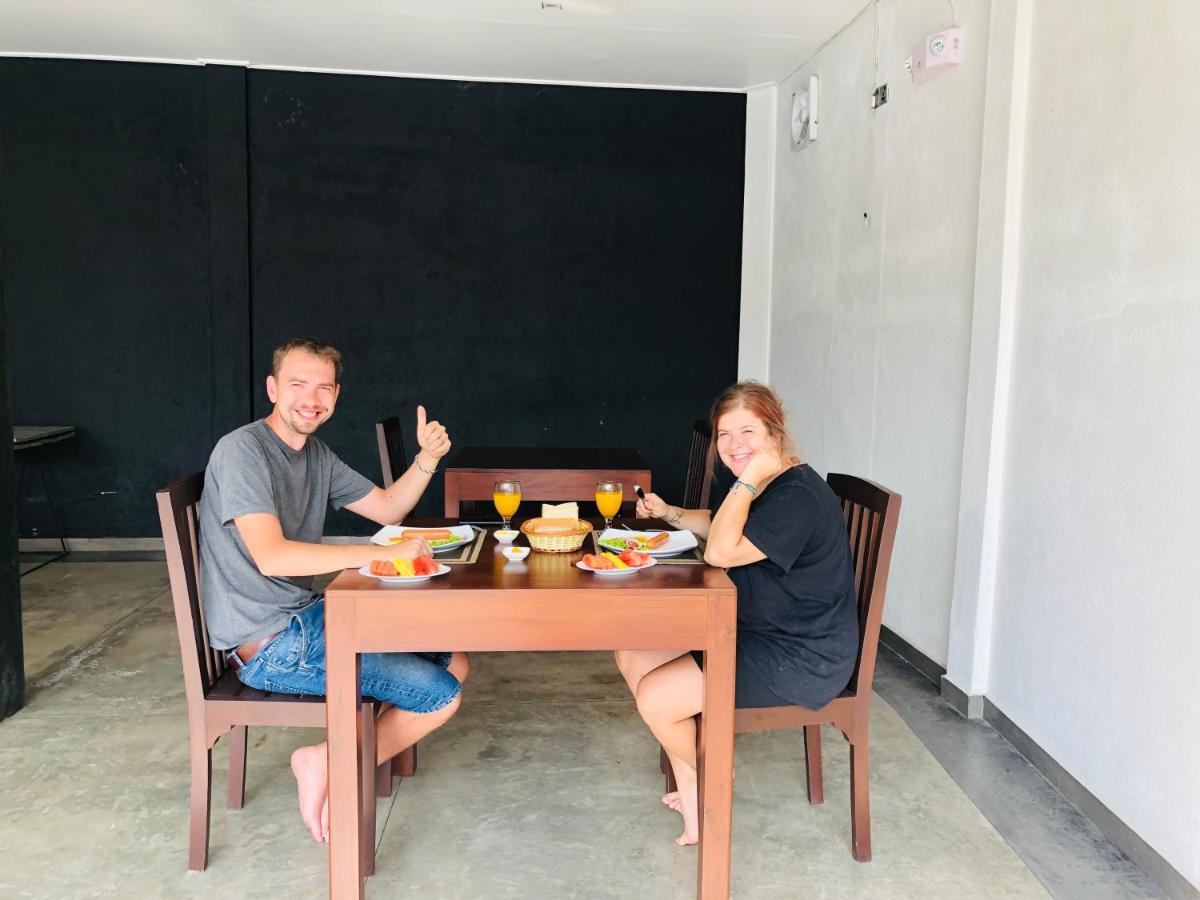 Bony'S Holiday Inn Negombo Bagian luar foto