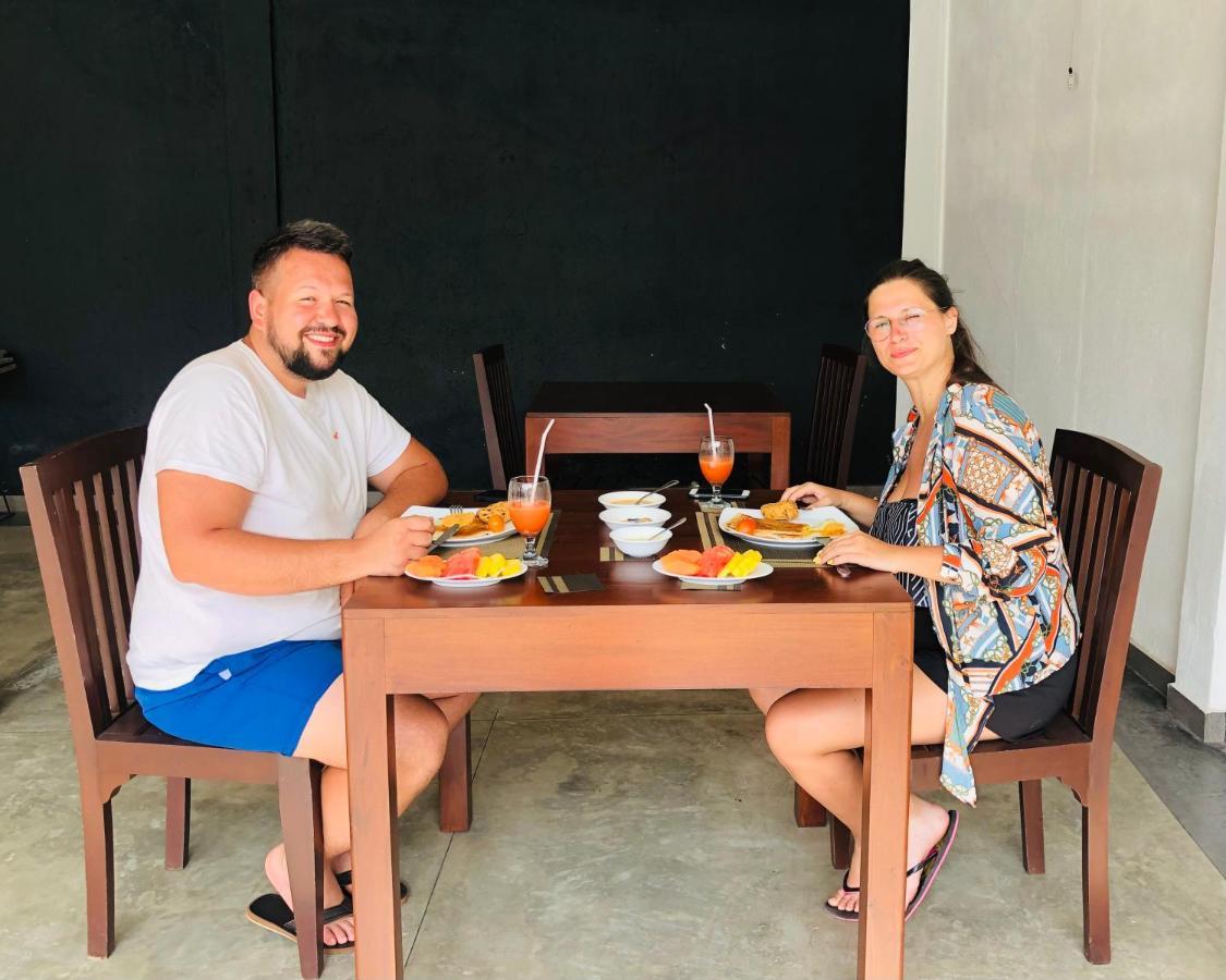 Bony'S Holiday Inn Negombo Bagian luar foto