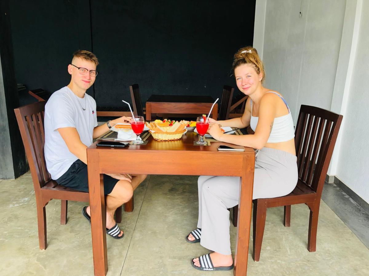 Bony'S Holiday Inn Negombo Bagian luar foto