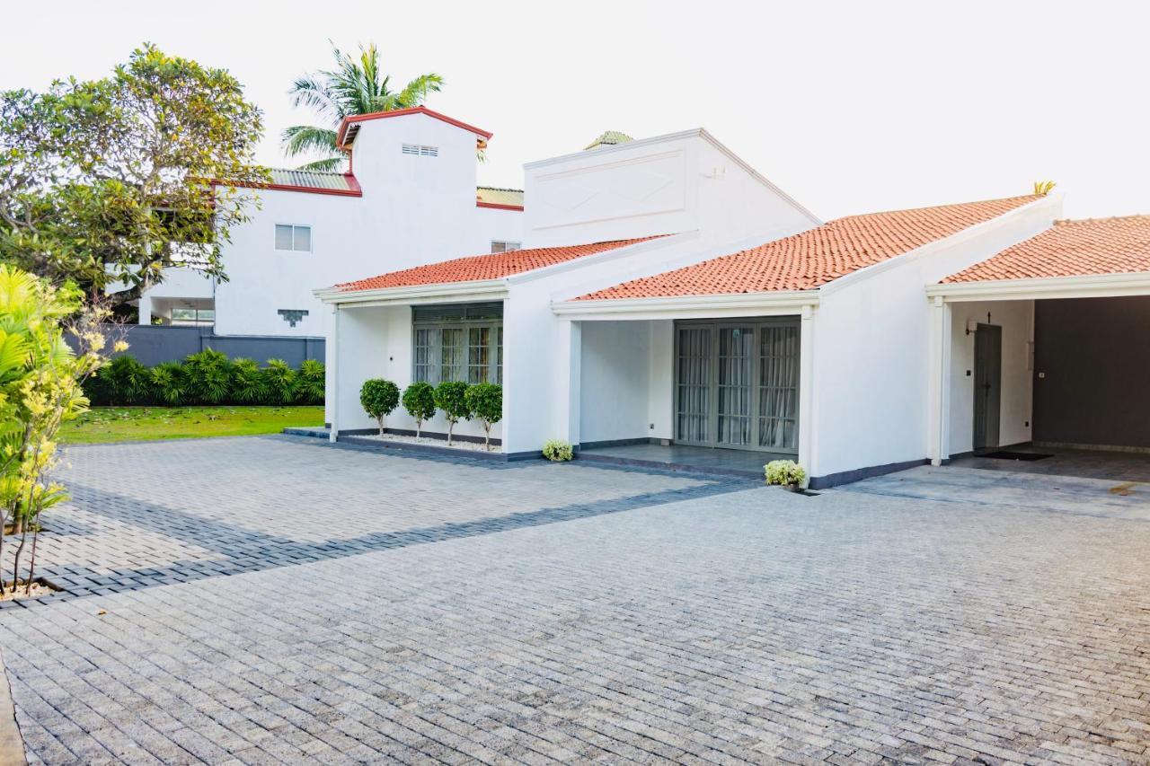 Bony'S Holiday Inn Negombo Bagian luar foto