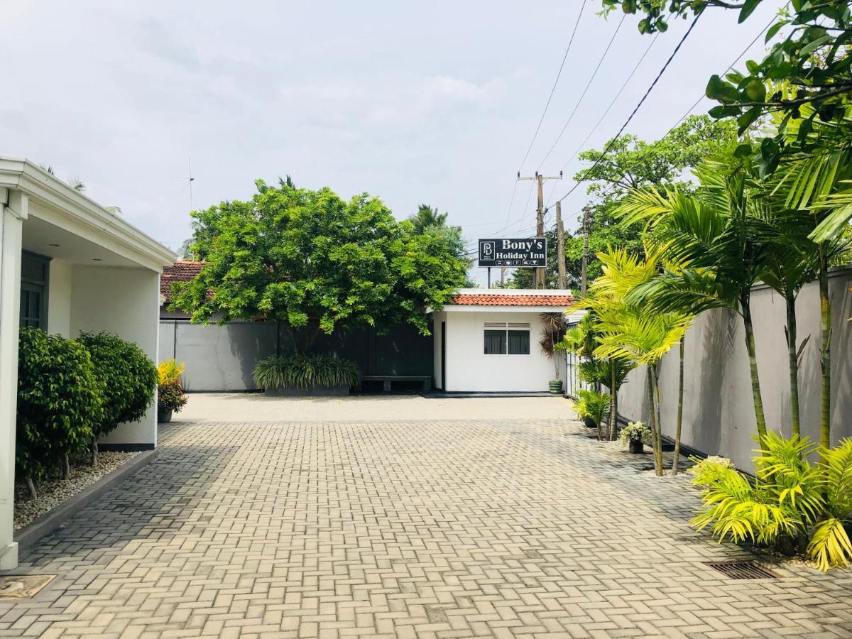 Bony'S Holiday Inn Negombo Bagian luar foto
