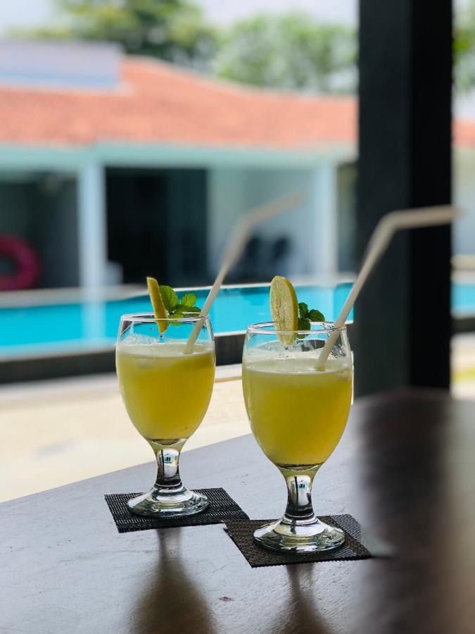Bony'S Holiday Inn Negombo Bagian luar foto