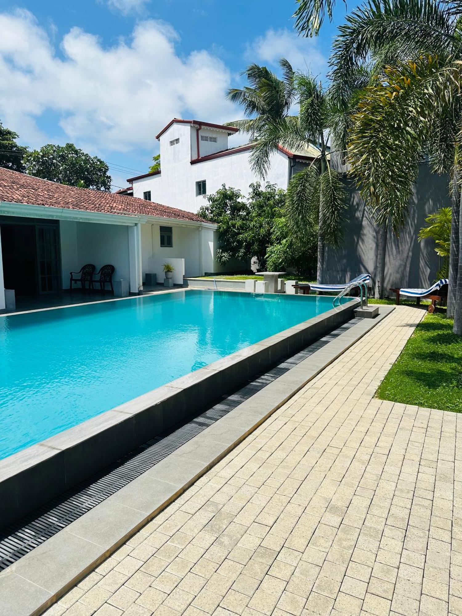Bony'S Holiday Inn Negombo Bagian luar foto