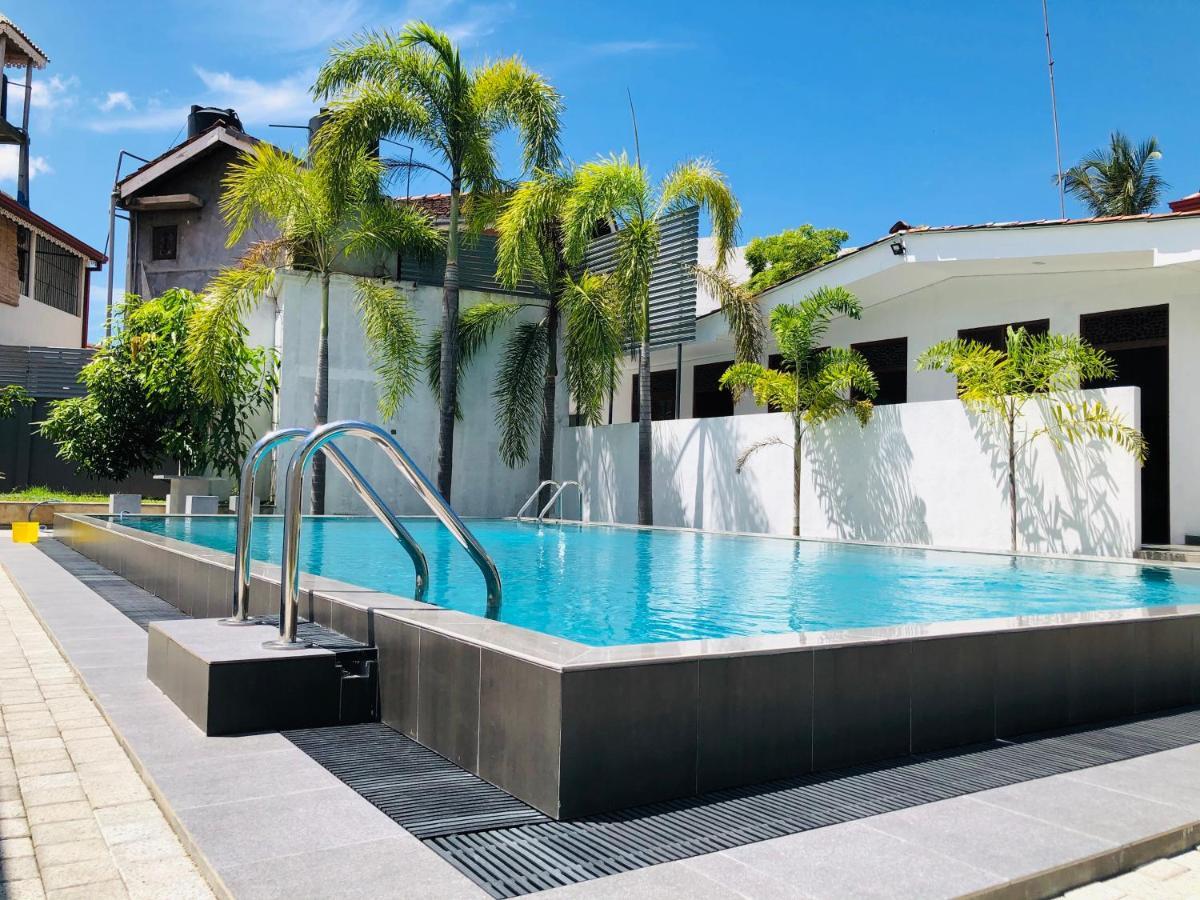 Bony'S Holiday Inn Negombo Bagian luar foto
