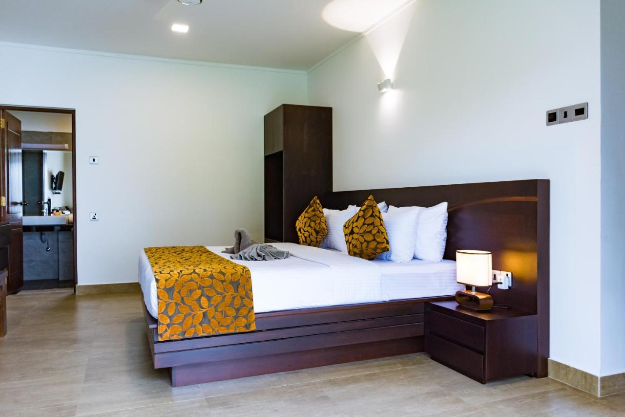 Bony'S Holiday Inn Negombo Bagian luar foto
