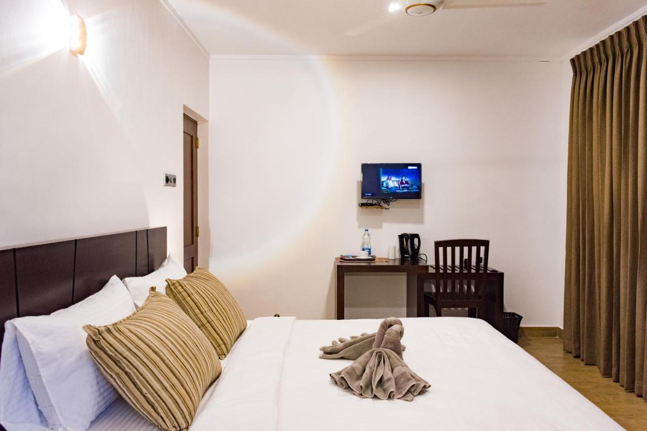 Bony'S Holiday Inn Negombo Bagian luar foto