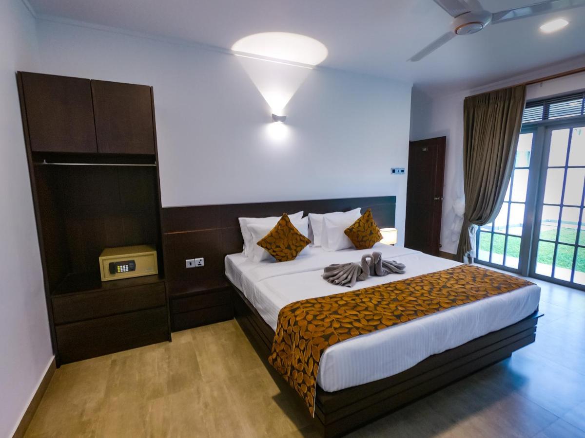 Bony'S Holiday Inn Negombo Bagian luar foto