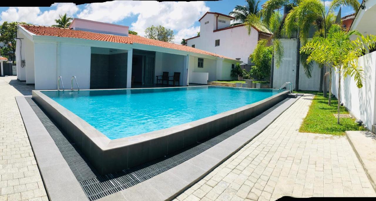 Bony'S Holiday Inn Negombo Bagian luar foto