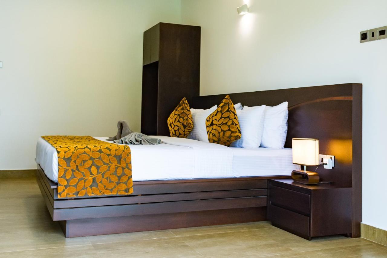 Bony'S Holiday Inn Negombo Bagian luar foto