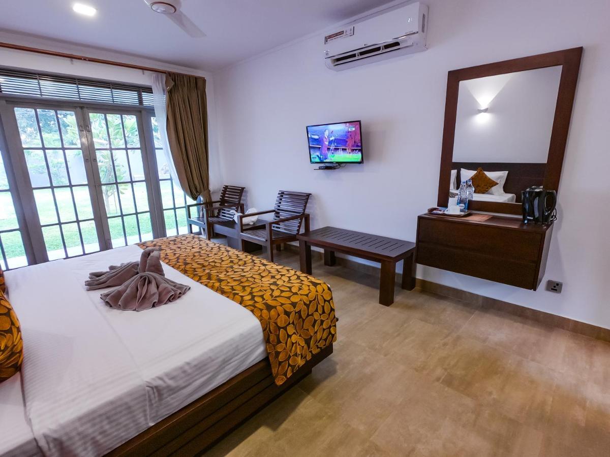 Bony'S Holiday Inn Negombo Bagian luar foto