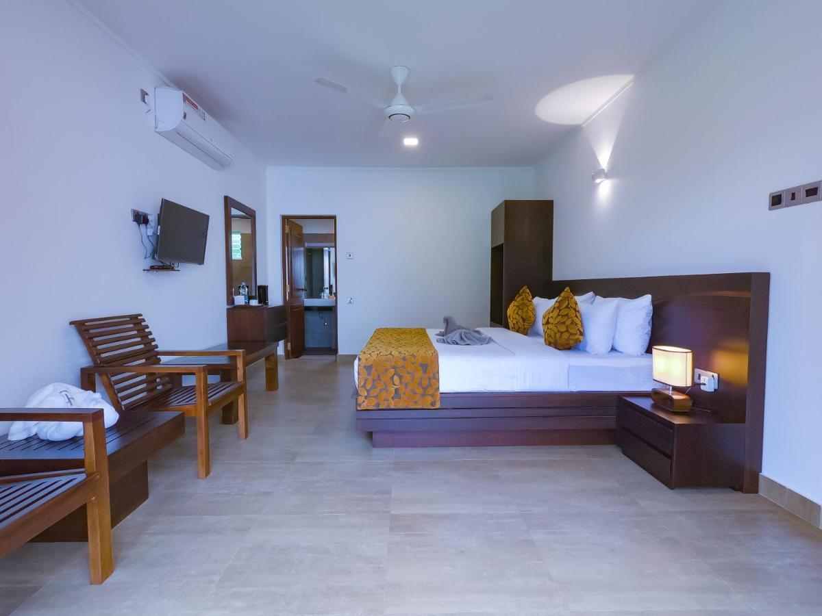 Bony'S Holiday Inn Negombo Bagian luar foto