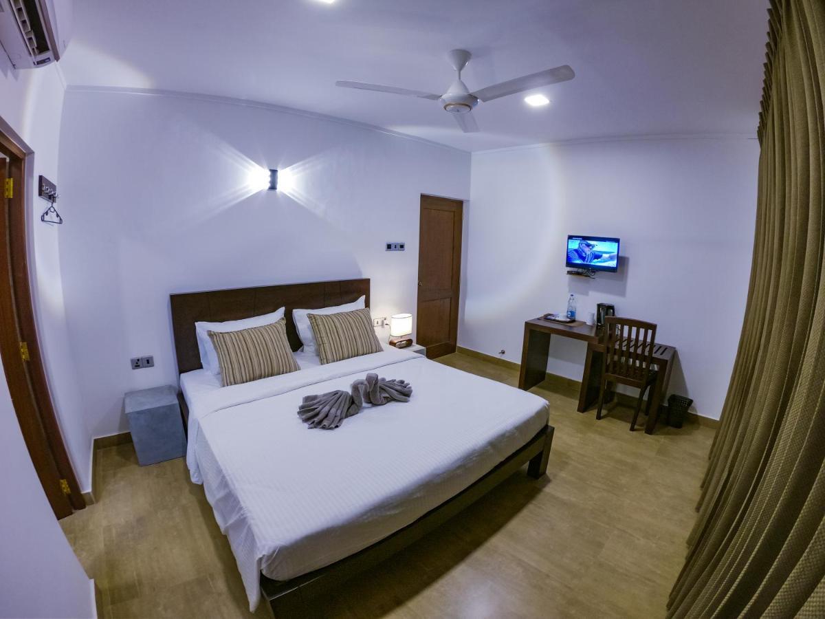 Bony'S Holiday Inn Negombo Bagian luar foto
