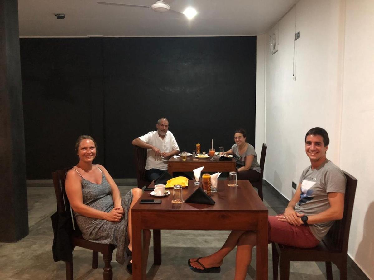 Bony'S Holiday Inn Negombo Bagian luar foto